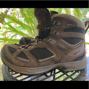 Vasque Hiking boots in great condition